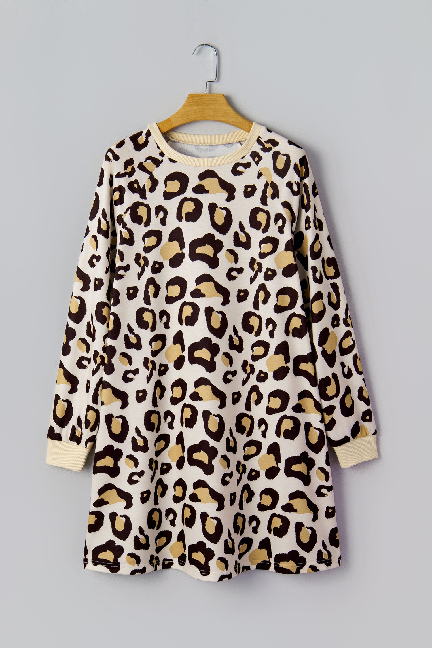 Vestido estilo camiseta recto estampado de leopardo