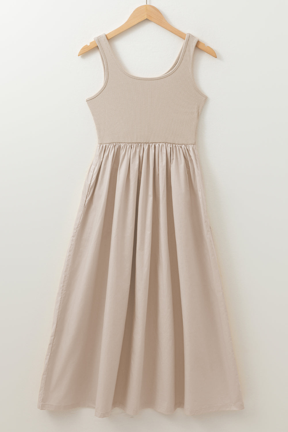 Vestido largo sin mangas plisado con corpiño de canalé
